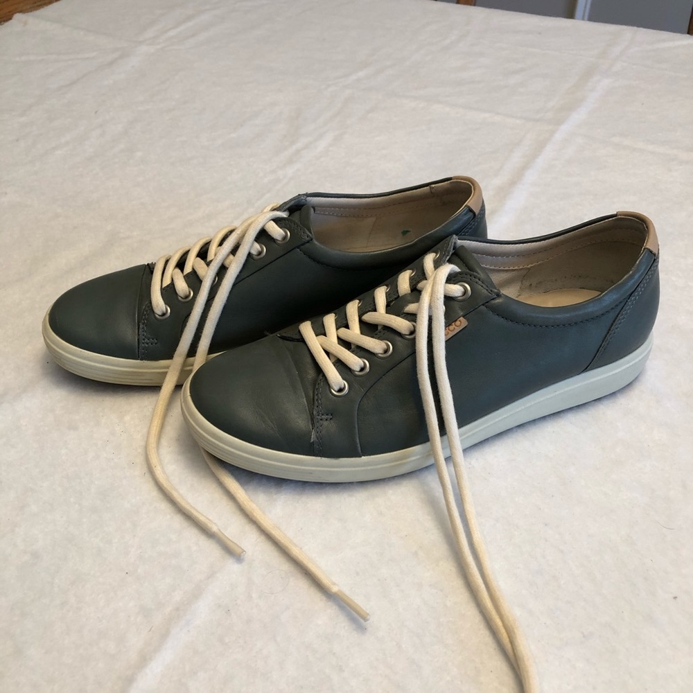 Women’s Ecco tie shoe. Green, size 39/8-8.5